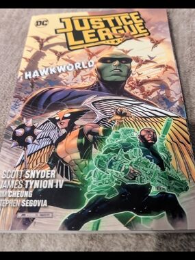 DC Justice League: Hawkworld Colorful Cover Comic